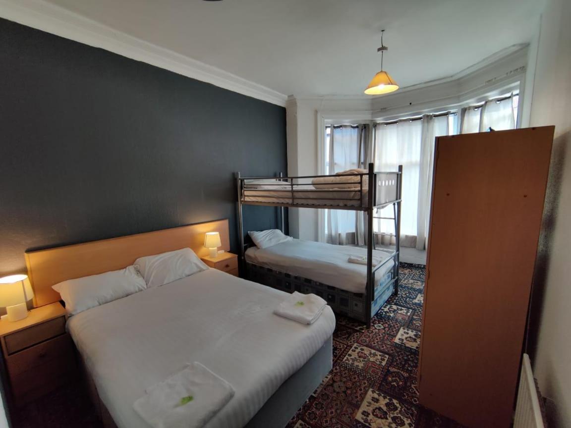 Guest House 46 블랙풀 외부 사진